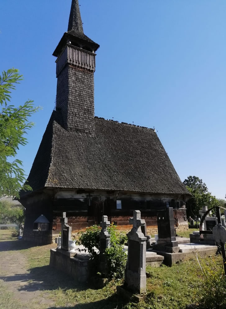 Hramul bisericii de lemn monument istoric din Parohia Ortodoxă Săcălășeni
