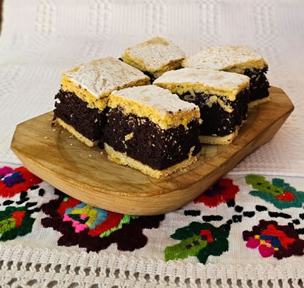 Prăjitură cu miez negru