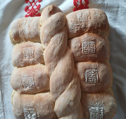 Prescura - nelipsită la Sfânta Liturghie